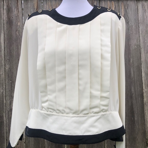 Vintage Pleated Josephine Blouse with Gold-rimmed Shiny Black Buttons!! Size 24W - Picture 5 of 11